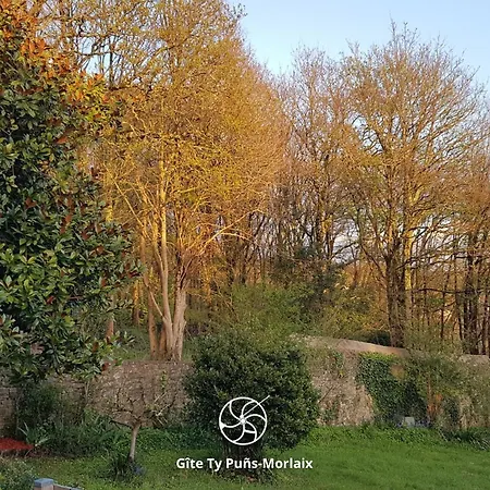 Ty Puns - Gite Ecoresponsable Dans Un Espace Verdoyant En Centre-Ville Morlaix Exterior foto
